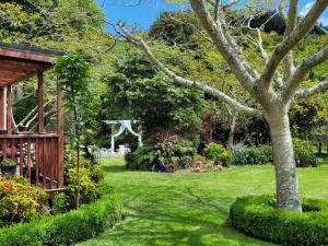 Private Country Cottage外面的花园