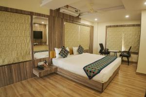 Ένα ή περισσότερα κρεβάτια σε δωμάτιο στο Hotel Grand Residency +60 φωτογραφίες