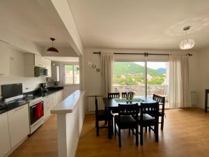 a kitchen and dining room with a table and chairs at Augusto Apart 3 in Salta