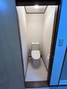 a small bathroom with a toilet in a room at 曄茗 Yome in Osaka +23 photos
