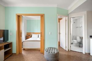 Säng eller sängar i ett rum på Suítes INNSIDE Pinheiros Hotel