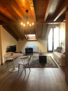 Khu vực ghế ngồi tại La plaza de llanes, Plaza Parres Sobrino, 6