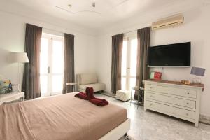 TV a/nebo společenská místnost v ubytování Riad VIP Bed & Breakfast