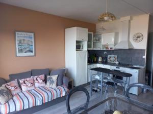 Kuchyň nebo kuchyňský kout v ubytování LE COSY Appartement à CASSIS avec vue exceptionnelle sur mer