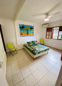 Postel nebo postele na pokoji v ubytování Villa Créole vue sur mer des Caraïbes et montagne Pelée