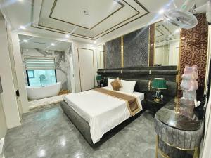 a bedroom with a bed and a bath tub at Bao Ngoc hotel Pháp Vân in Hanoi