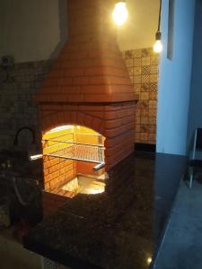 a brick oven in a room with a counter at Shekinah in Sumaré