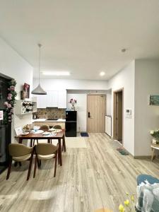 Η κουζίνα ή μικρή κουζίνα στο An Chúc H Homestay 1 Ngủ +9 φωτογραφίες
