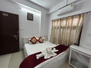 a small room with a bed and a window at Ashish Guest House, Udaipole in Udaipur