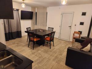 Televiisor ja/või meelelahutuskeskus majutusasutuses Casas Mi Lugar -pegadas al Río-