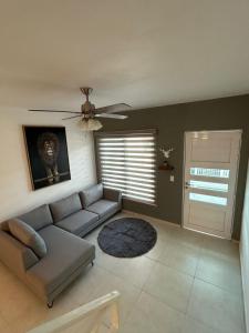 a living room with a couch and a ceiling fan at Kobikhome in Cancún