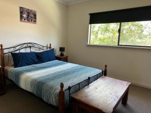 Ένα ή περισσότερα κρεβάτια σε δωμάτιο στο The Ningaloo breeze villa 6