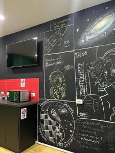 eine Wand mit Zeichnungen in der Küche in der Unterkunft Salut Hotel in Bischkek