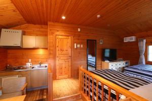 a log cabin with a kitchen and a bedroom at Motoyu Kosenkaku in Kobe