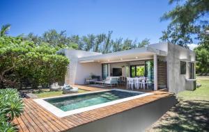 Πισίνα στο ή κοντά στο Beach Villa Poema
