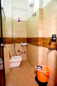 Bathroom sa Bhagora CJMA Home Stay/Villa