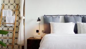 Una cama o camas en una habitación de il Piccolo Polpo Hotel