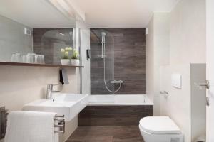 Koupelna v ubytování Luxury Apartments Jolara With Heated Pool - Deluxe Apartment 18 + 37 fotografií