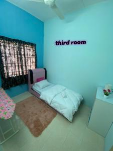 Säng eller sängar i ett rum på Homestay Desa Tikam batu