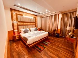 Postel nebo postele na pokoji v ubytování Hotel Lee Green, on Mall Road Manali