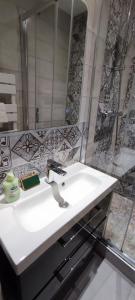 Et badeværelse på Chaleureux - Bien équipé - Hypercentre - 2Ch 6pers