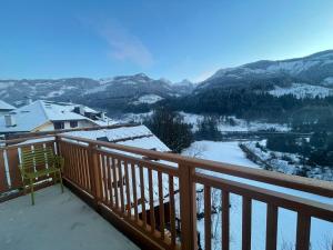 a balcony with a view of a snow covered mountain at Appart-Chalet con vista sulla Litegosa in Panchia