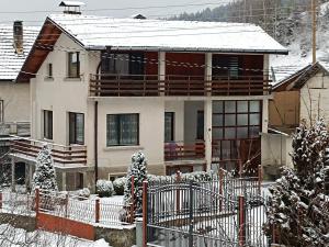 Το Detached Guest House Рилски кът Маджаре τον χειμώνα