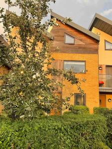 Aed väljaspool majutusasutust Stunning townhouse in uphill historic Lincoln - Pass the Keys