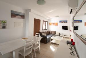 Telewizja i/lub zestaw kina domowego w obiekcie Casa de 5 habitaciones en Cala D'or