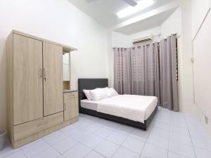 Katil atau katil-katil dalam bilik di KhaAfi Homestay Seri Iskandar