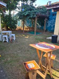 Κήπος έξω από το Tia Dica Hostel