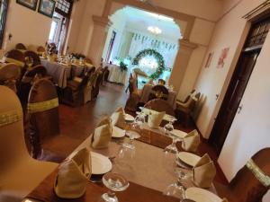 a dining room with a long table and chairs at Grand Colonial Viveka in Kurunegala