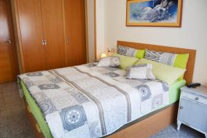 Łóżko lub łóżka w pokoju w obiekcie Sant Pere 139 Apartments