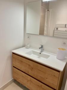 a bathroom with a sink and a mirror at L'éclipse - T4 sur le port du Pouliguen in Le Pouliguen +15 photos