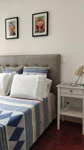 a bedroom with a bed and a table with a lamp at Apartamento Burgo " A Preferida " in Funchal