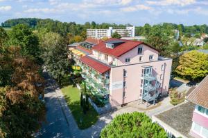A bird's-eye view of Parkhotel an der Therme