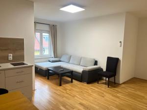 Uma área de estar em Apartment Zhang