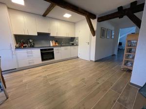 A kitchen or kitchenette at Moderne Loftwohnung mit Fahrtsuhl Bad Zurzach