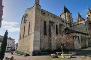 Foto dalla galleria di Superbe appartement avec parking a Saint-Junien Altre 4 foto