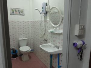 Koupelna v ubytování บ้านณัชชา