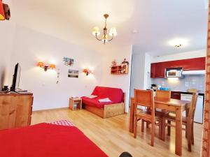 Kuchyň nebo kuchyňský kout v ubytování Le Bouquetin, Studio, centre Luchon, wifi, casier à skis, ascenseur, 3 personnes