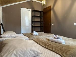 A bed or beds in a room at Hotel Dari