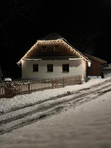 Budova, kde se chata nachází