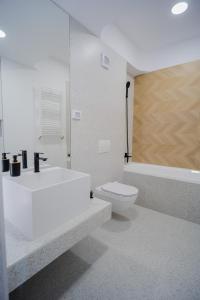 Ein Badezimmer in der Unterkunft Boulevard Iuliu Maniu Hideaway: Politehnica Studio