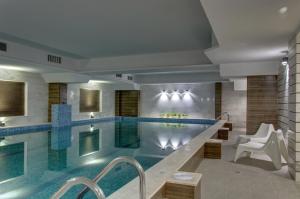 Majoituspaikassa Hotel Monte Cristo tai sen lähellä sijaitseva uima-allas