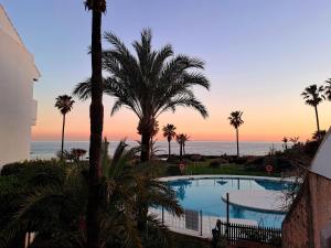 Πισίνα στο ή κοντά στο Apartamento Playa Miraflores 1