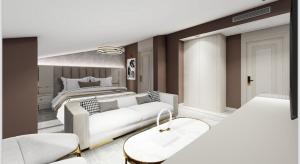 Sky Hill Hotel في أنقرة: غرفة معيشة مع أريكة بيضاء وسرير
