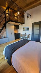 Postel nebo postele na pokoji v ubytování GiardinidiEva Loft