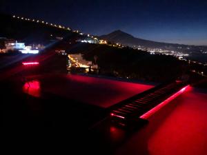 a view of a bridge at night with red lights at Apartamento Teide de StarAps Tenerife in Sauzal