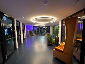 TV a/nebo společenská místnost v ubytování AMANTE Hotel